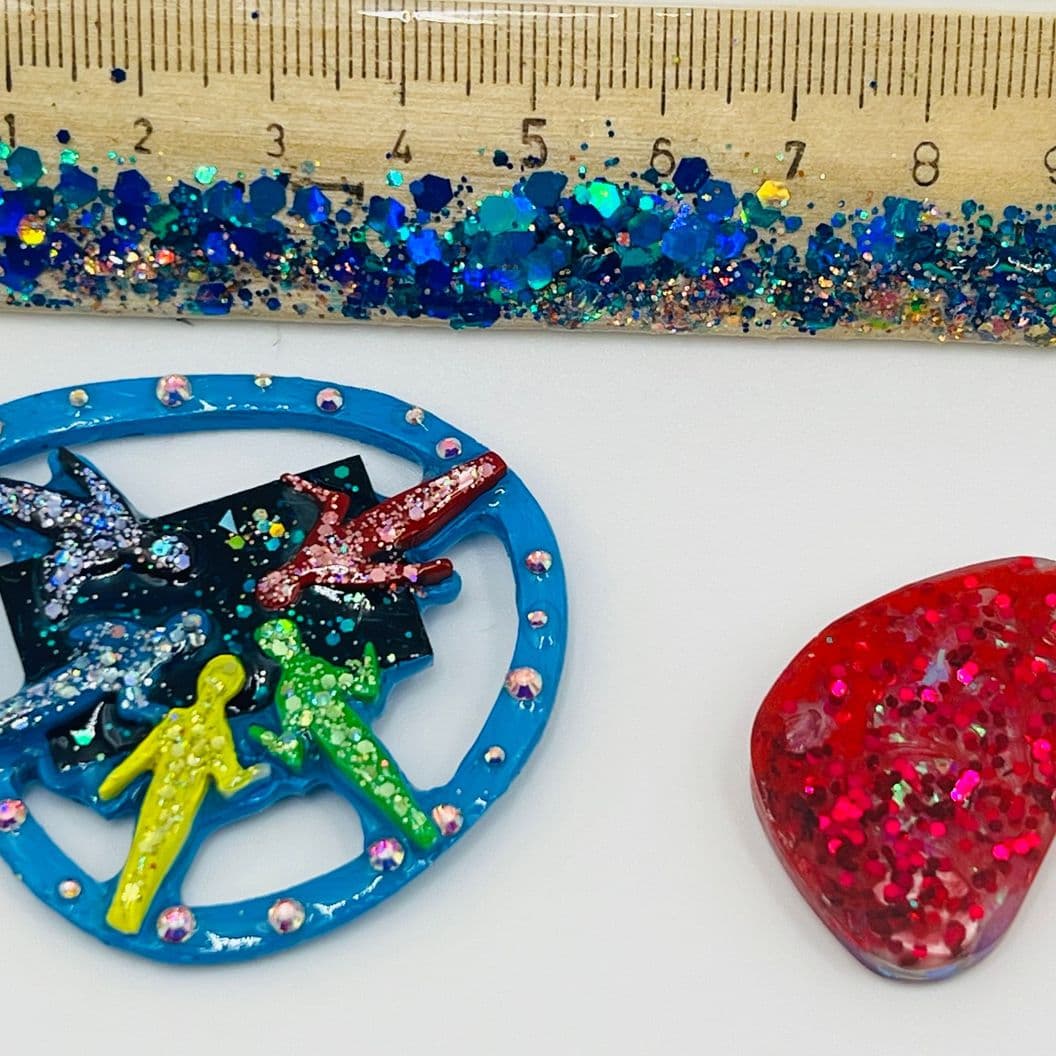 Купить Значок "Взгляд в космос"