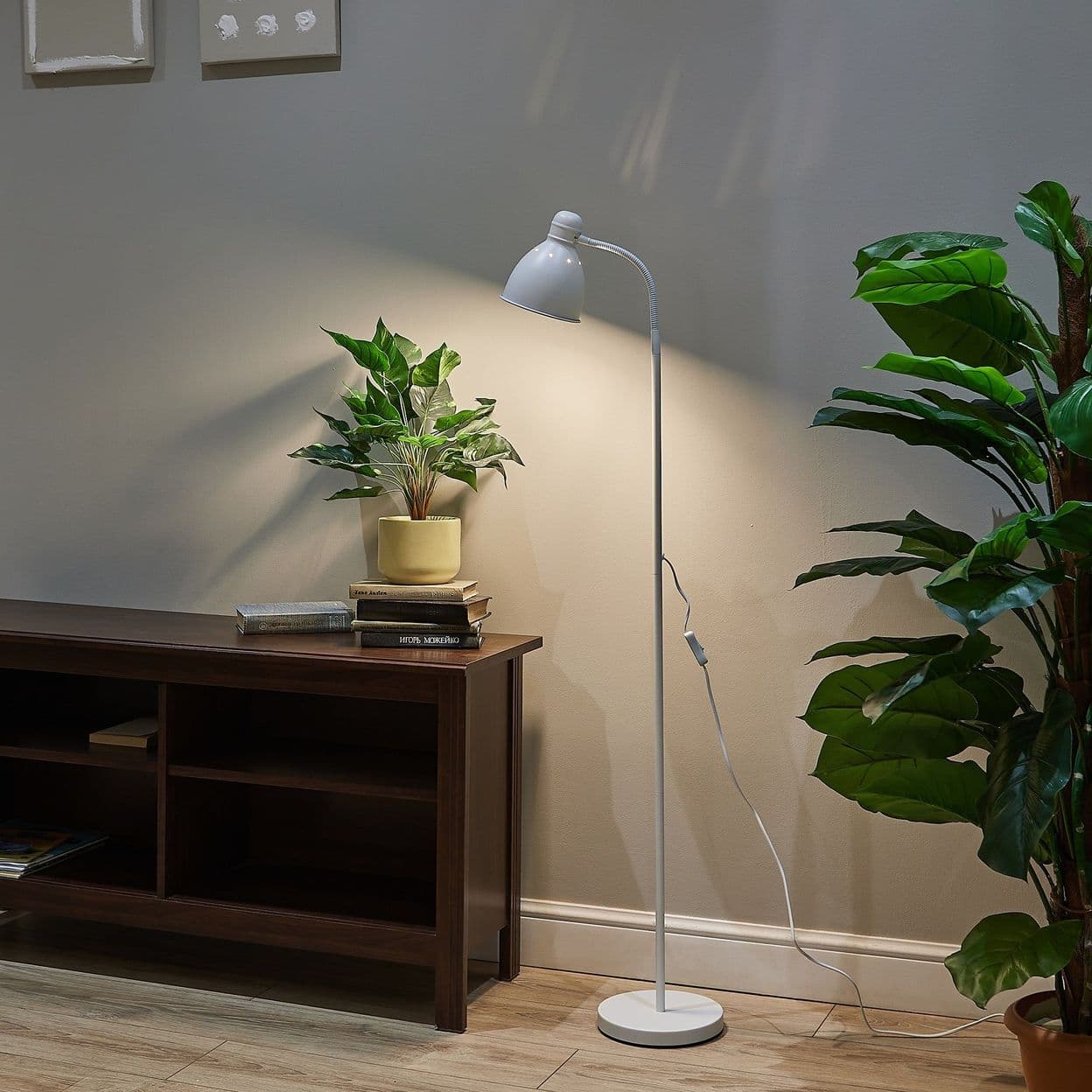 Купить Торшер напольный под лампу Е27, 60W, с регулировкой наклона UML-T701