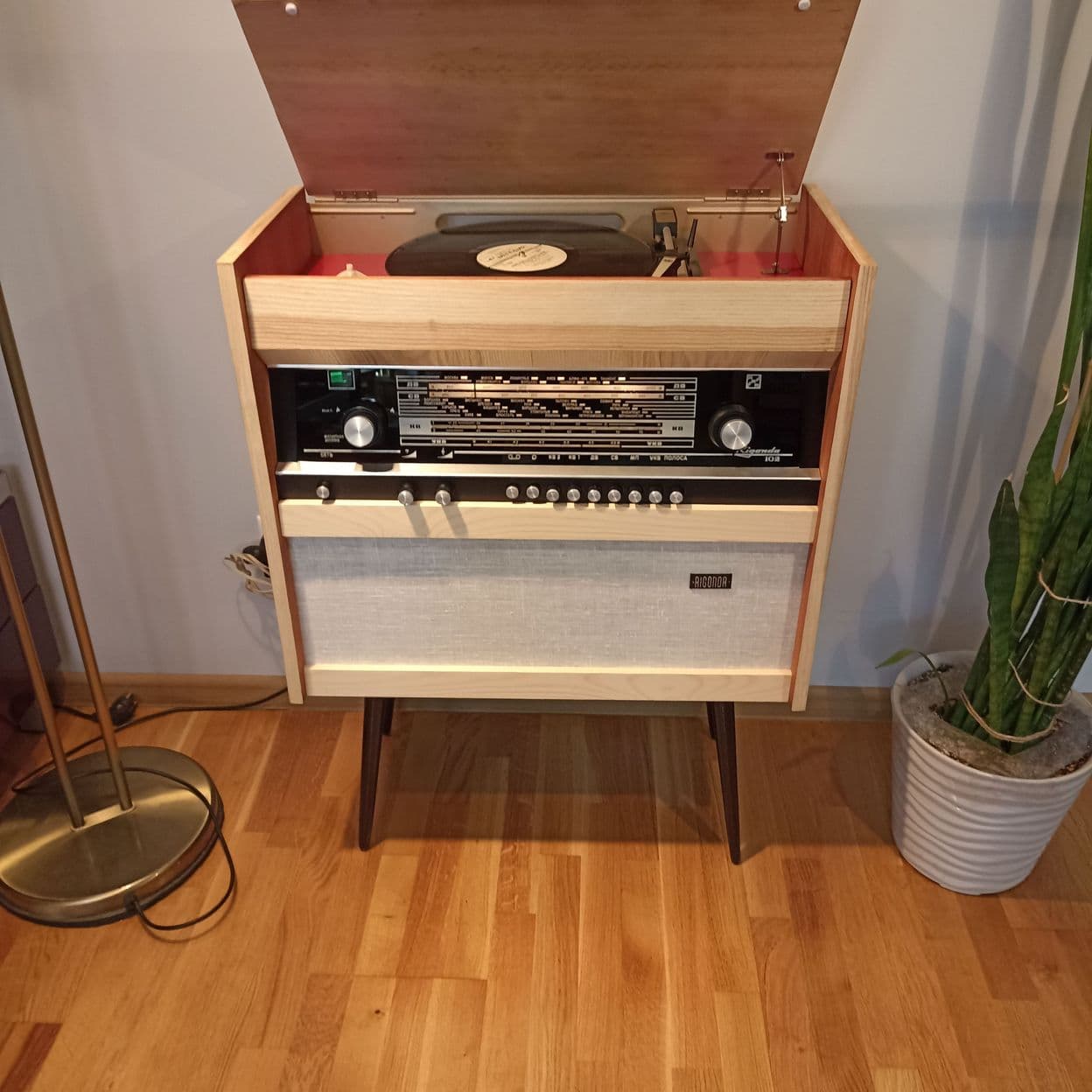 Купить Предзаказ радиолы - с блютуз после реставрации - за 40 рабочих дней