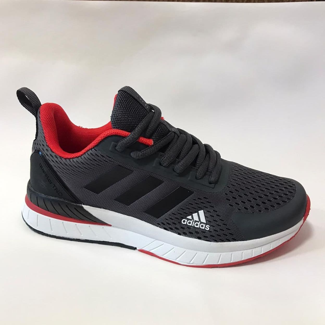 Купить Спортивные кроссовки 