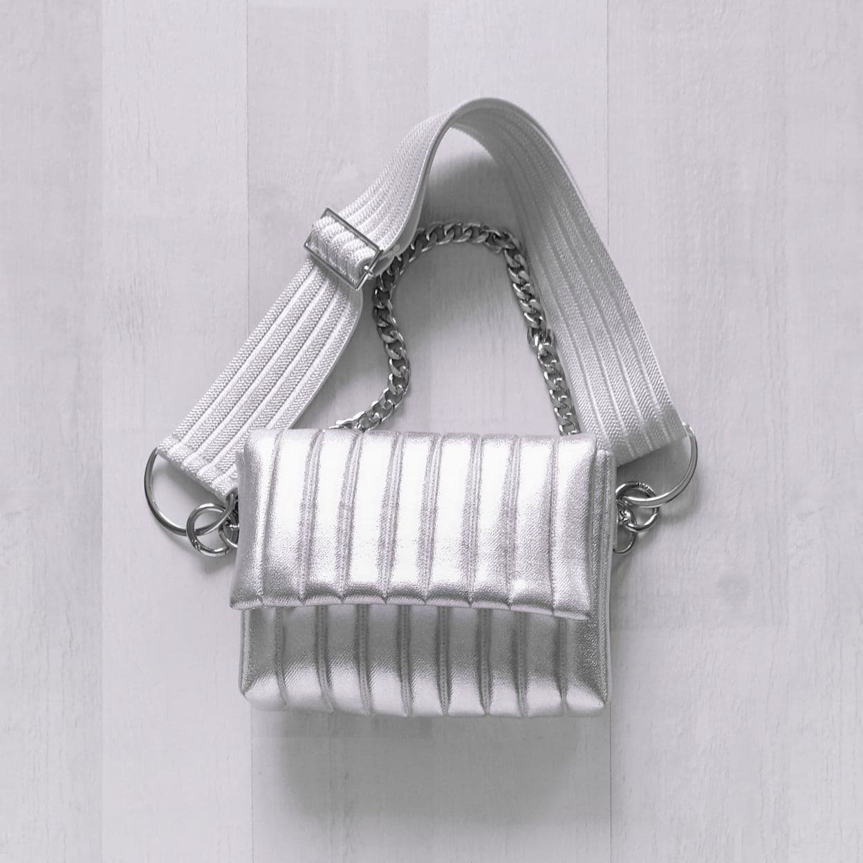 Купить Сумка стеганая AGLAIS в оттенке «Серебро»