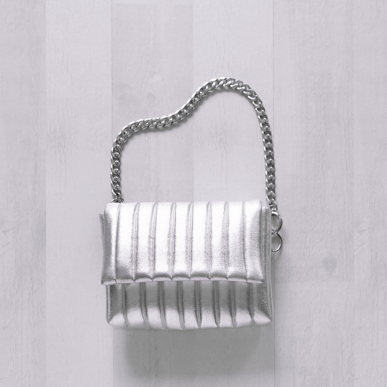 Купить Сумка стеганая AGLAIS в оттенке «Серебро»