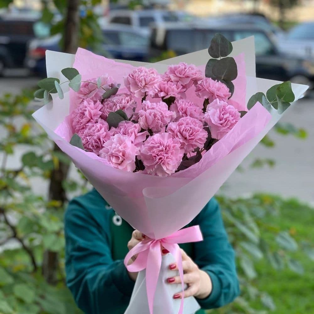 Купить Букет 15 диантусов с эвкалипом