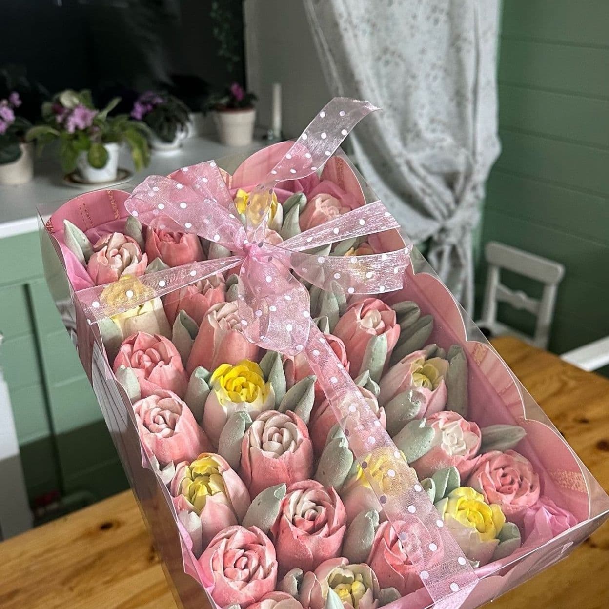Купить Коробка 30*20см с зефирными тюльпанами