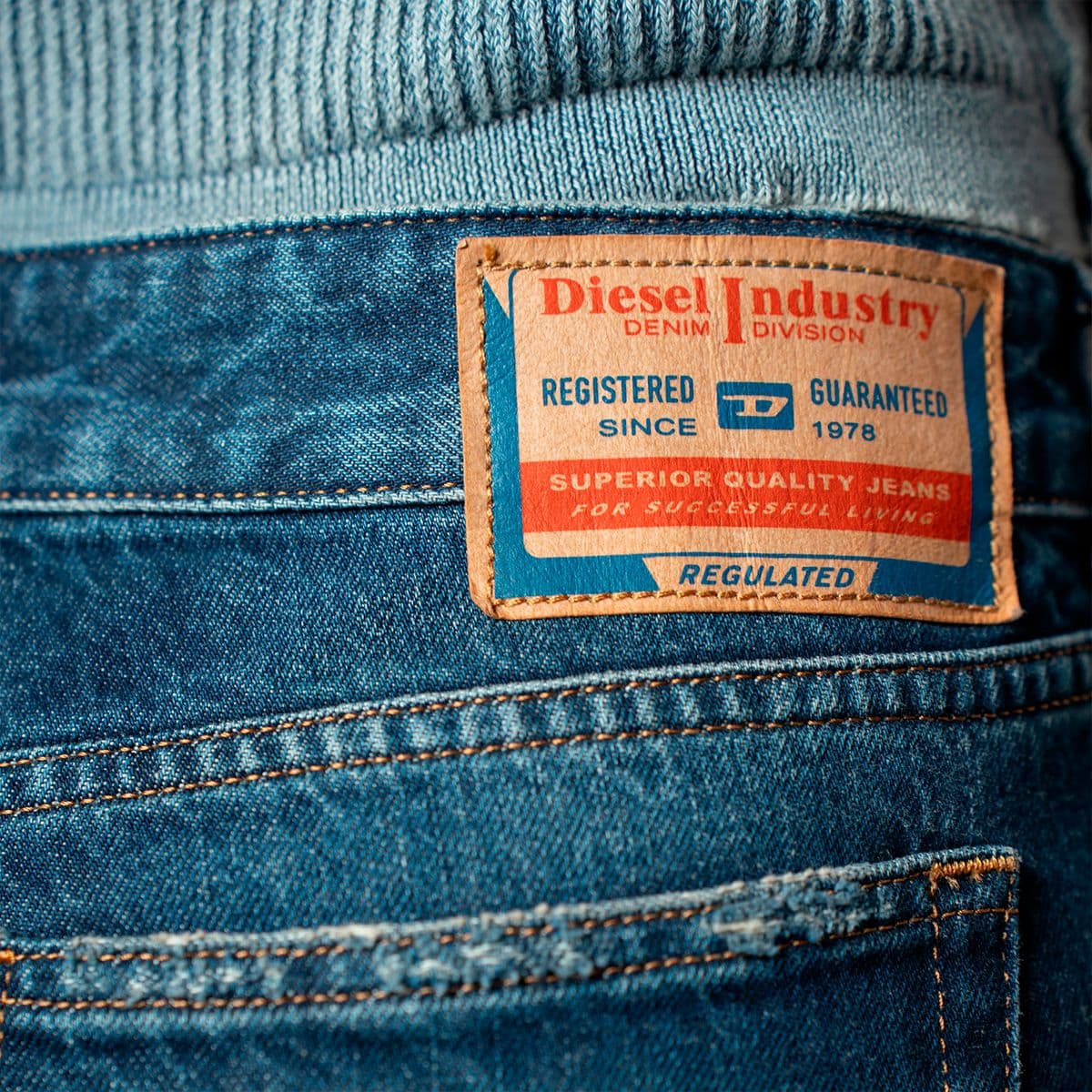 Купить Джинсы DIESEL