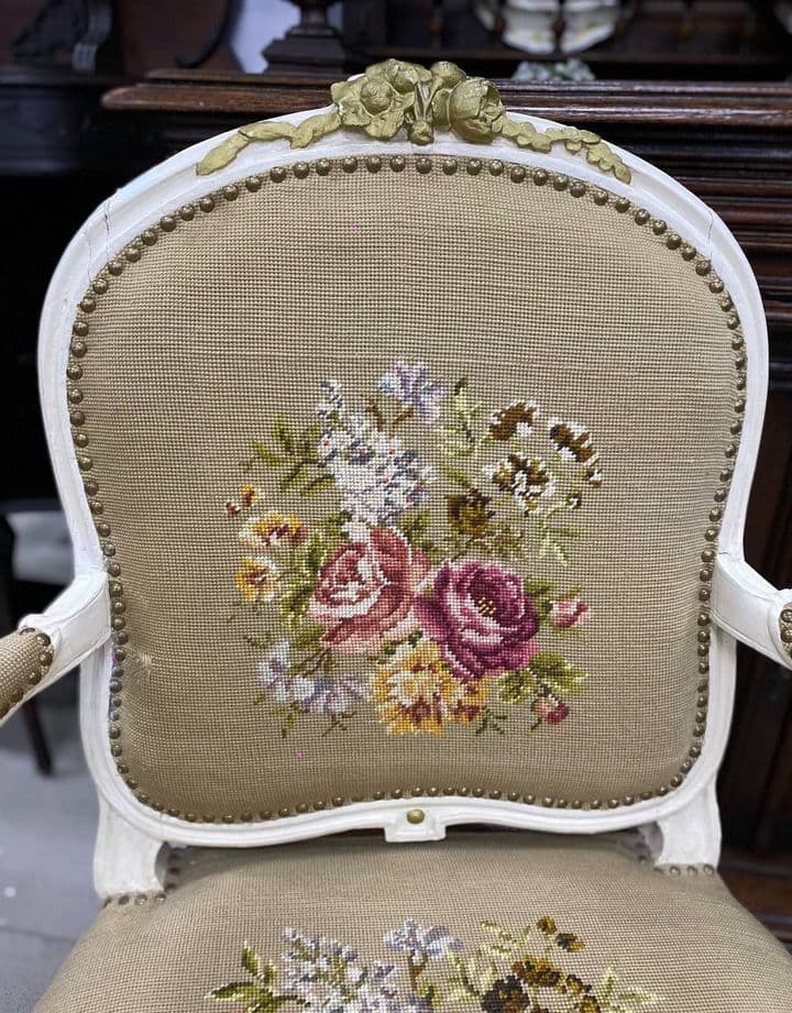 Купить Старинное кресло с гобеленом