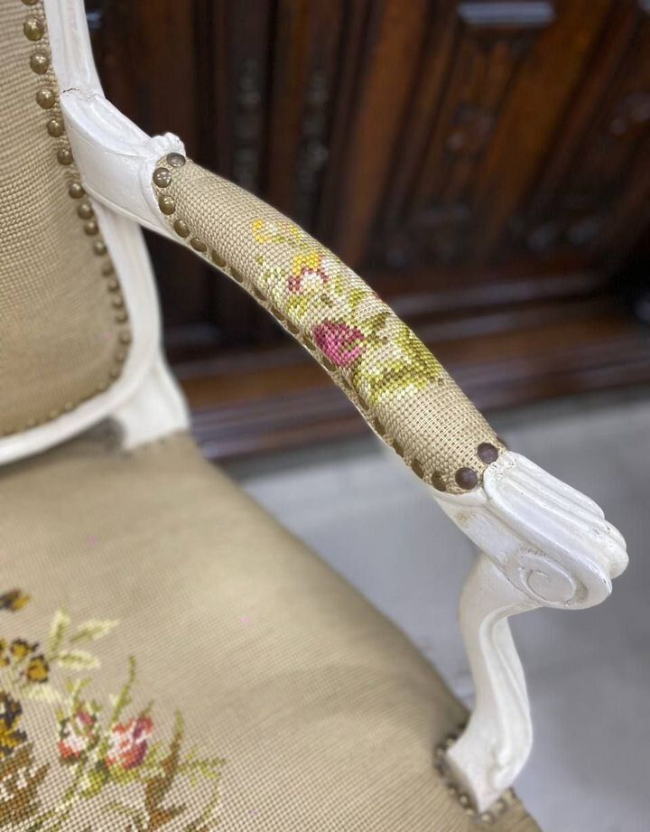 Купить Старинное кресло с гобеленом