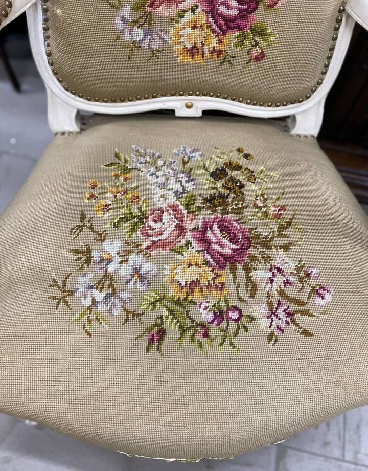 Купить Старинное кресло с гобеленом