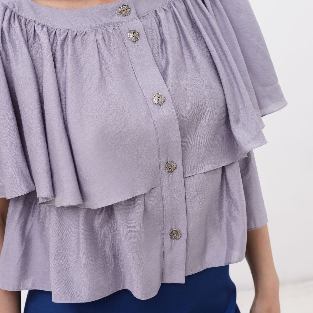 Купить Топ женский с воланами серебристый