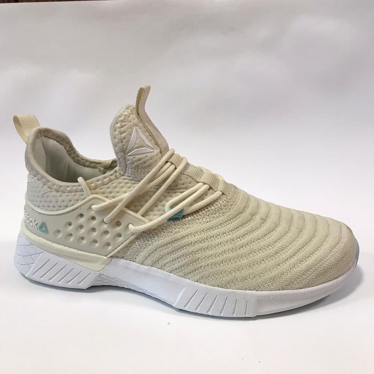 Купить Спортивные кроссовки