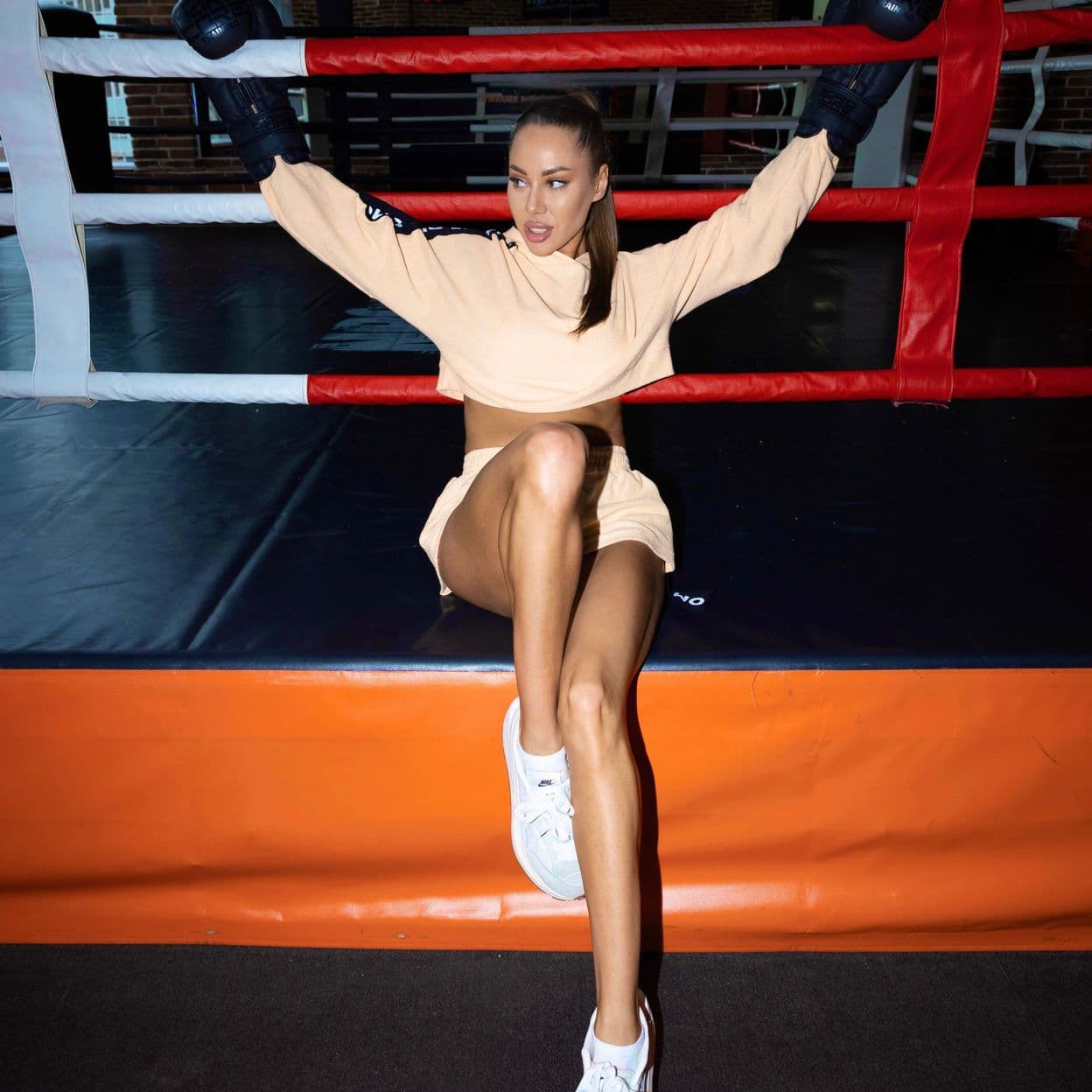 Купить костюм спортивный с шортами EBOSH`24 juicy peach