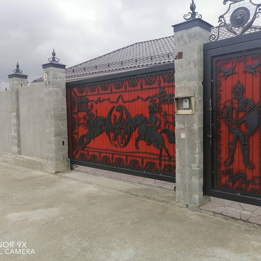 Купить Ворота откатные (полотно) с калиткой "Рыцари"