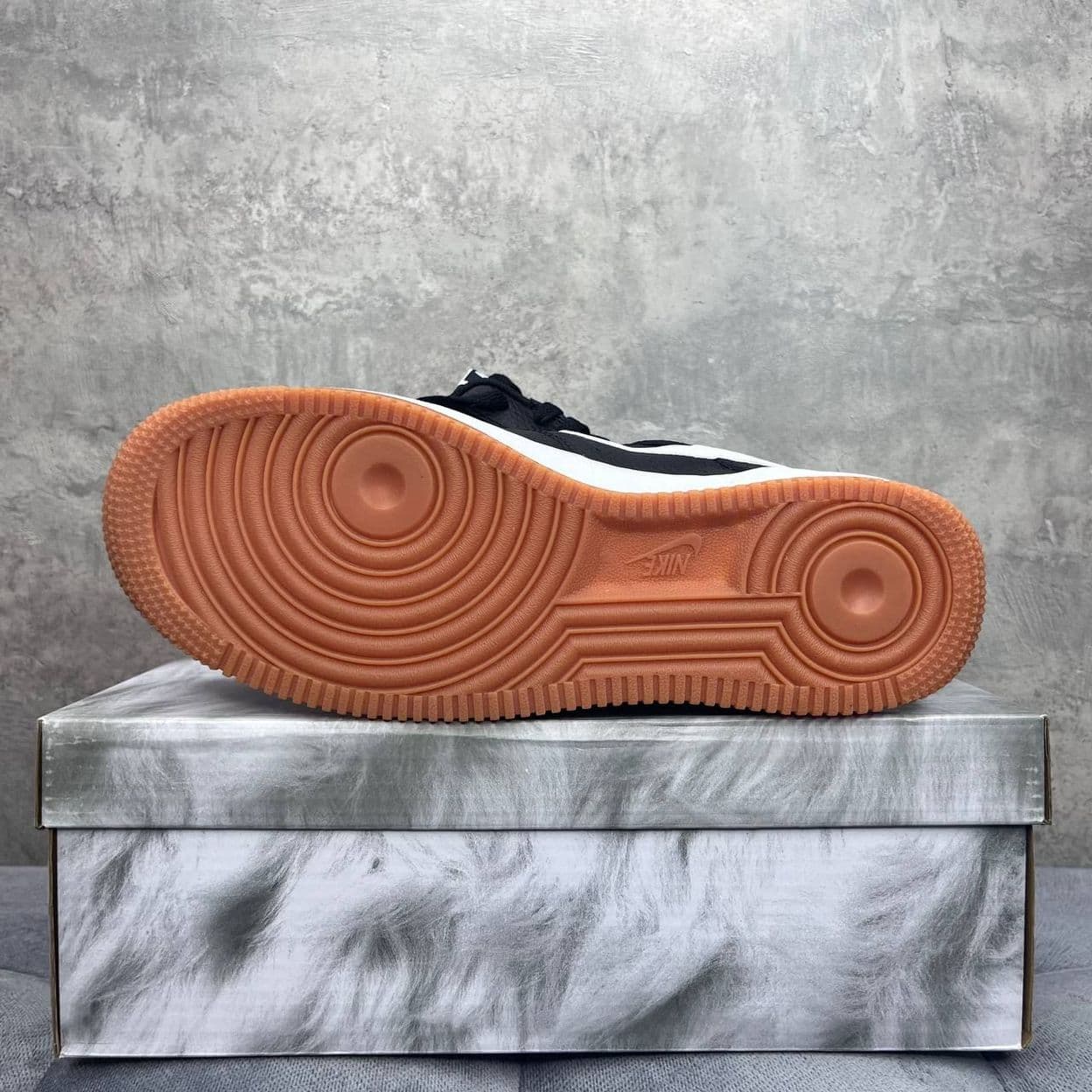 Купить Nike Air Force 1 Black White Gum