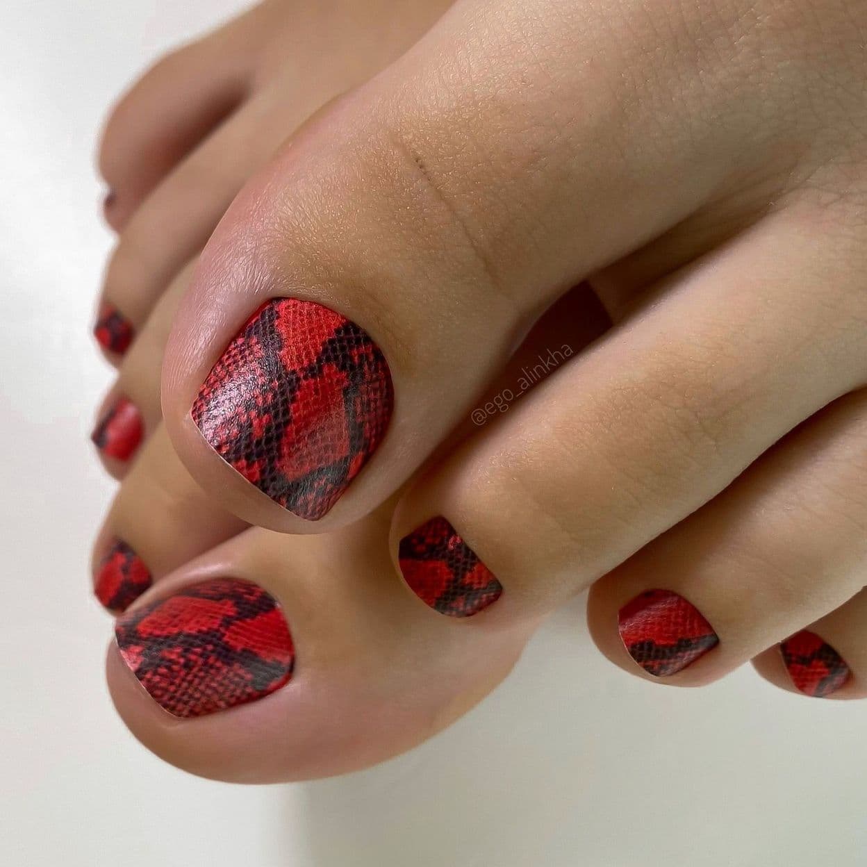 Купить Пленки для педикюра Red Python