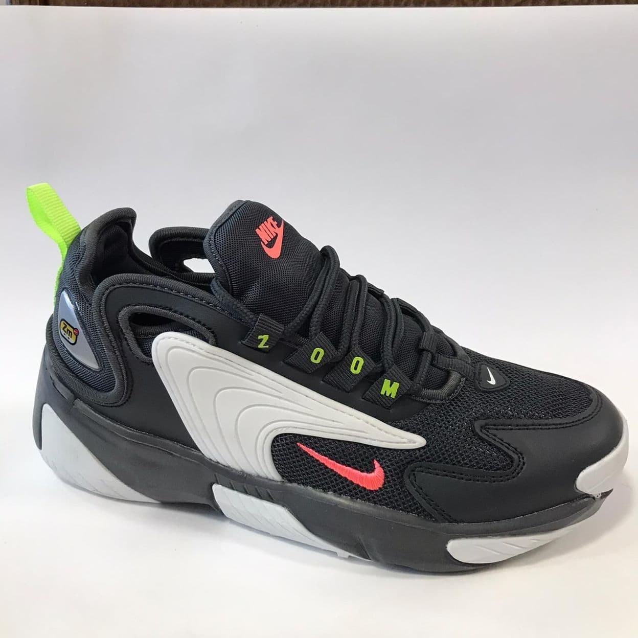 Купить Спортивные кроссовки