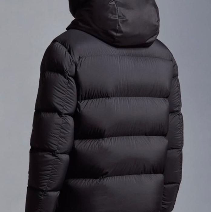 Купить Пуховик Moncler Madeira