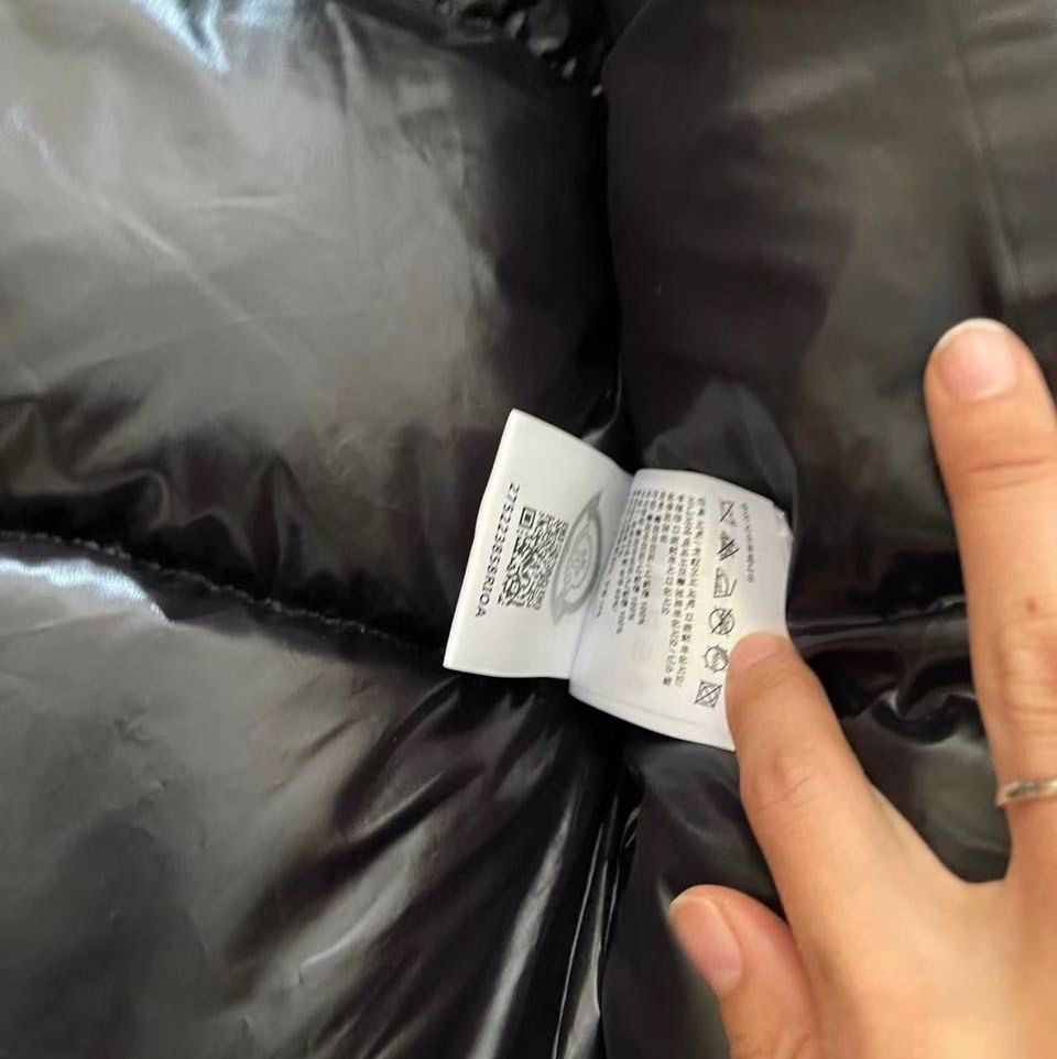 Купить Пуховик Moncler Madeira