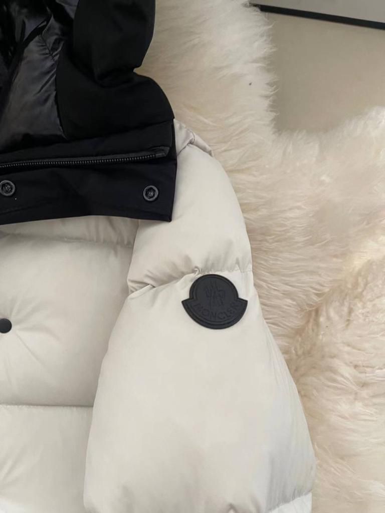 Купить Пуховик Moncler Madeira