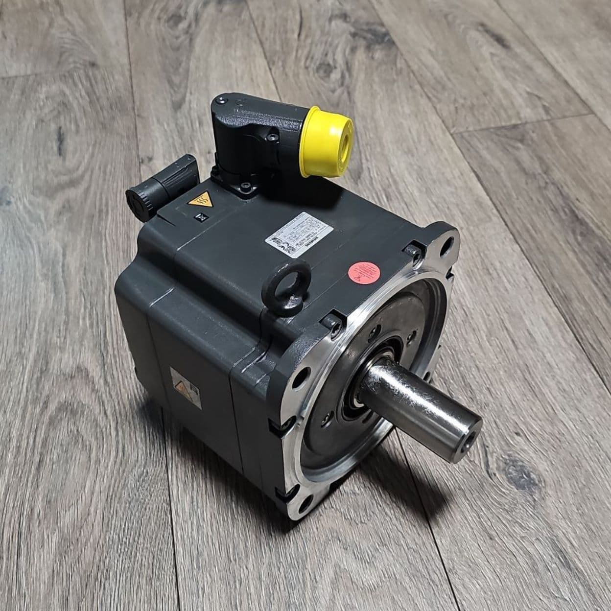 Купить Серводвигатель Siemens 1FK7101-2AF71-1EG0-Z