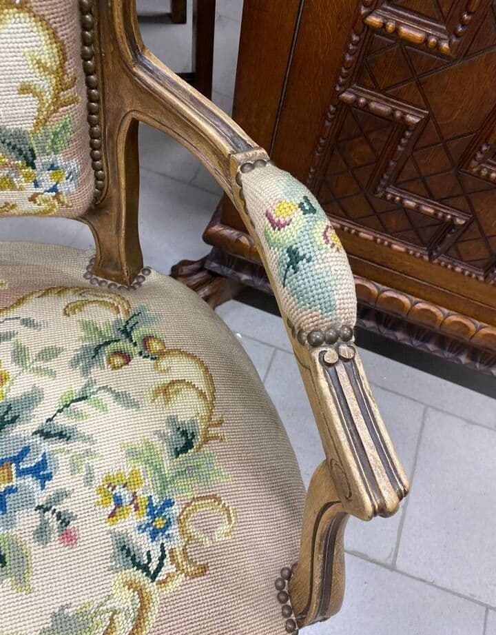 Купить Старинное кресло с гобеленом