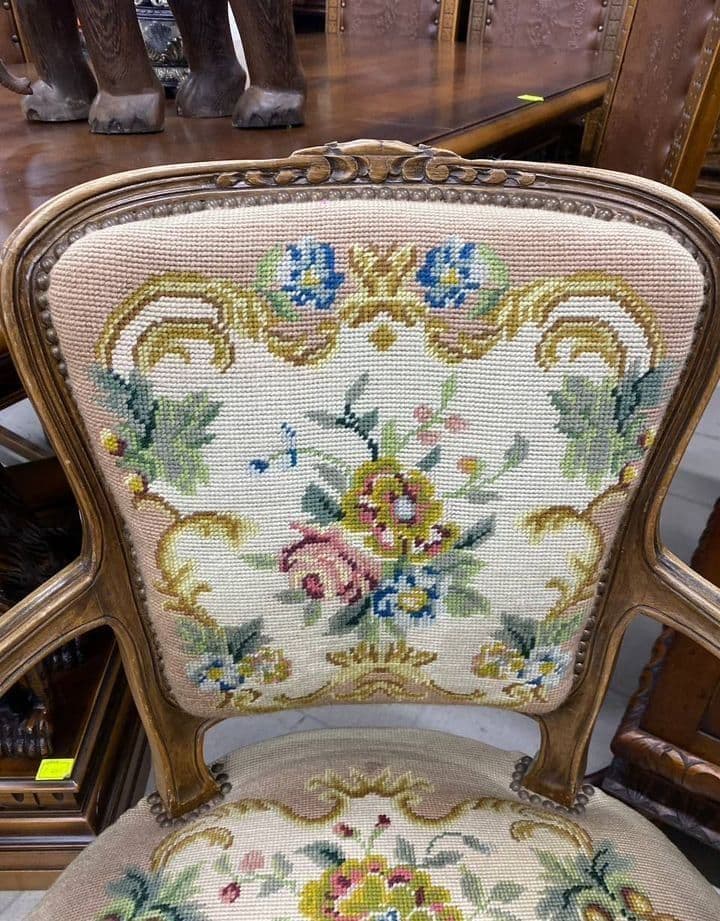 Купить Старинное кресло с гобеленом