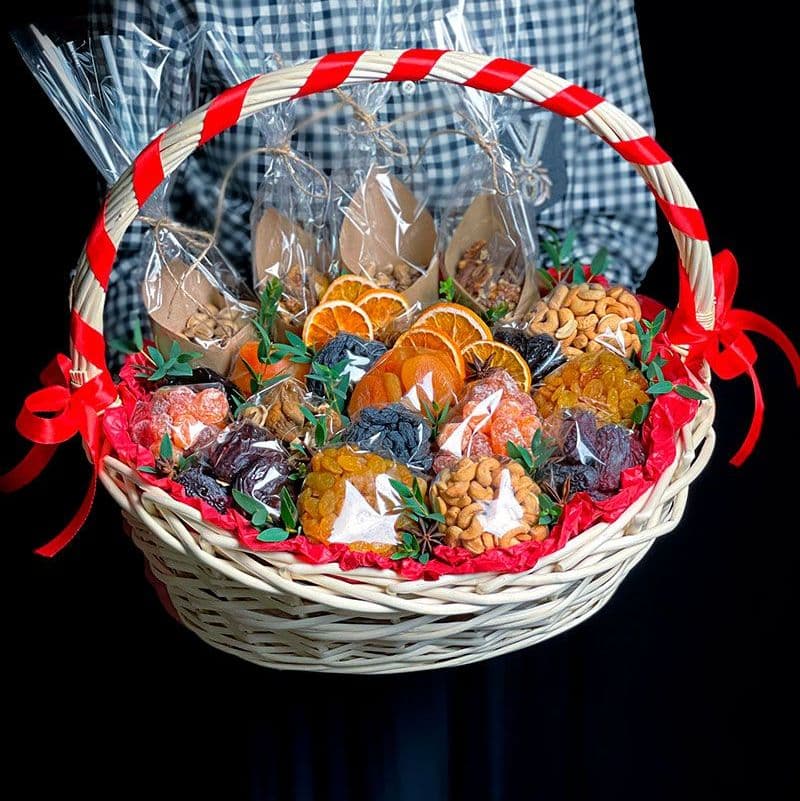 Купить Корзина из орехов и сухофруктов арт. 439