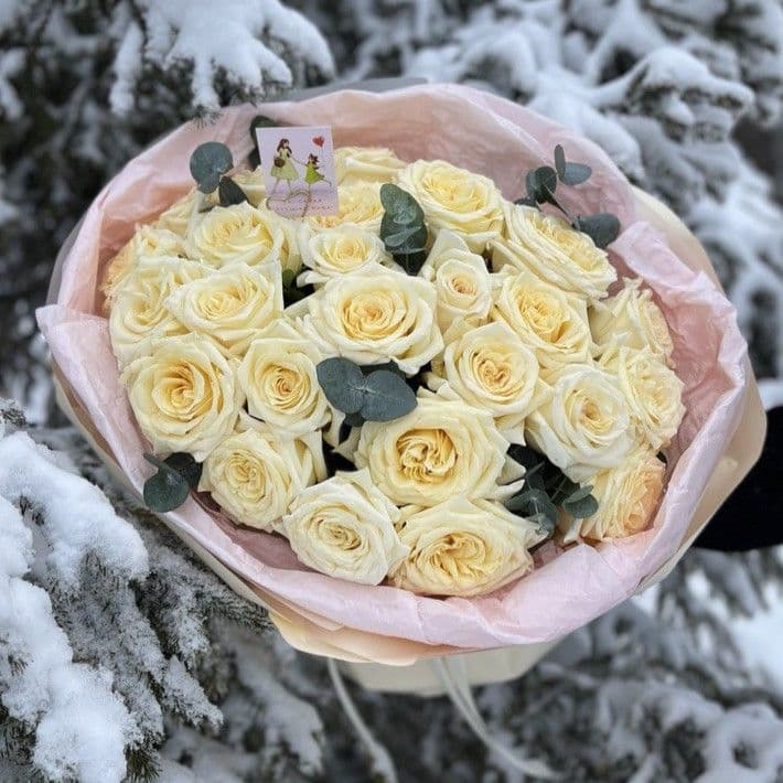 Купить Моно из кремовых роз с эвкалиптом