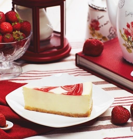 Купить Чизкейк клубничный Cheeseberry (1кусок) 100 гр.