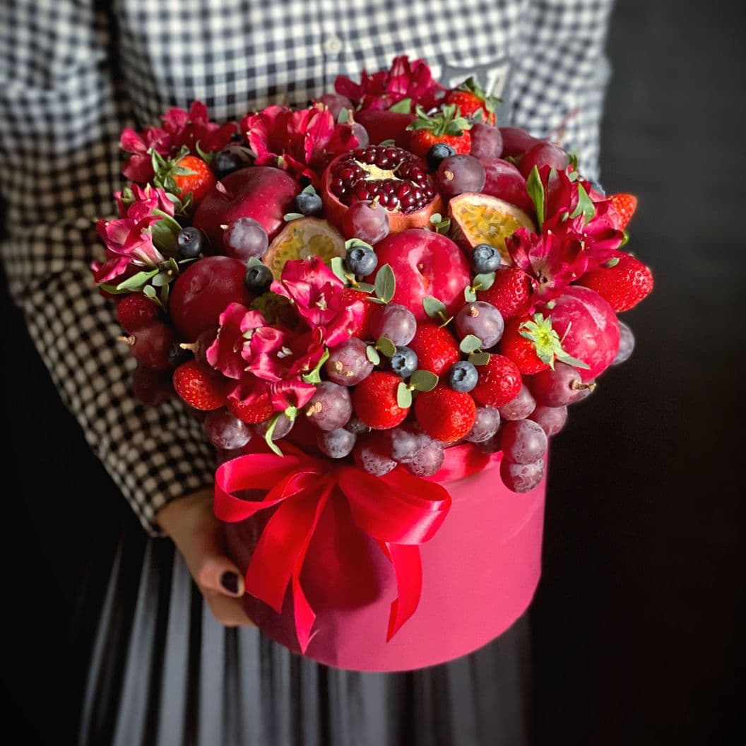 Купить Подарок из фруктов и цветов арт. 545