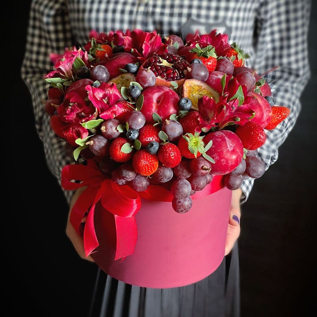 Купить Подарок из фруктов и цветов арт. 545