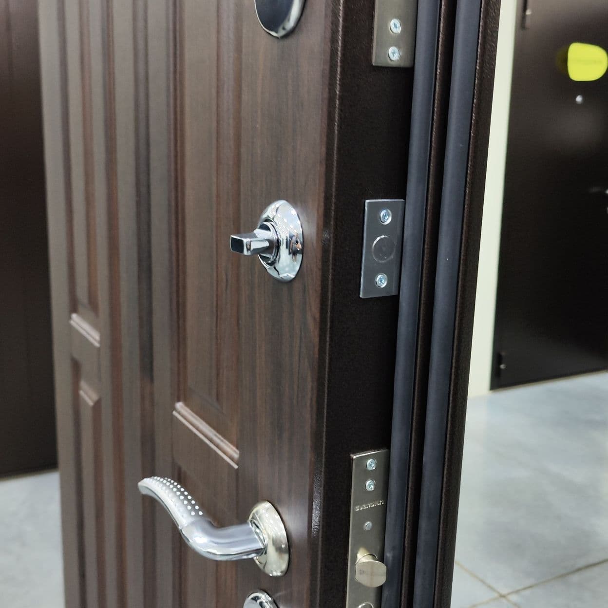 Купить Дверь входная "КОМФОРТ" орех темный, ВДК