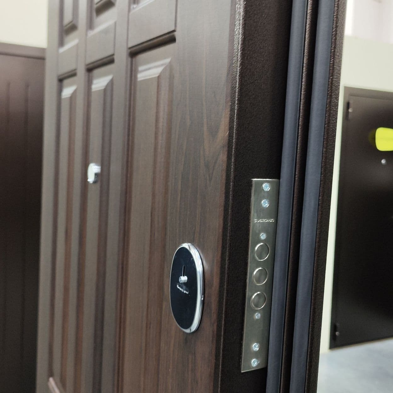 Купить Дверь входная "КОМФОРТ" орех темный, ВДК