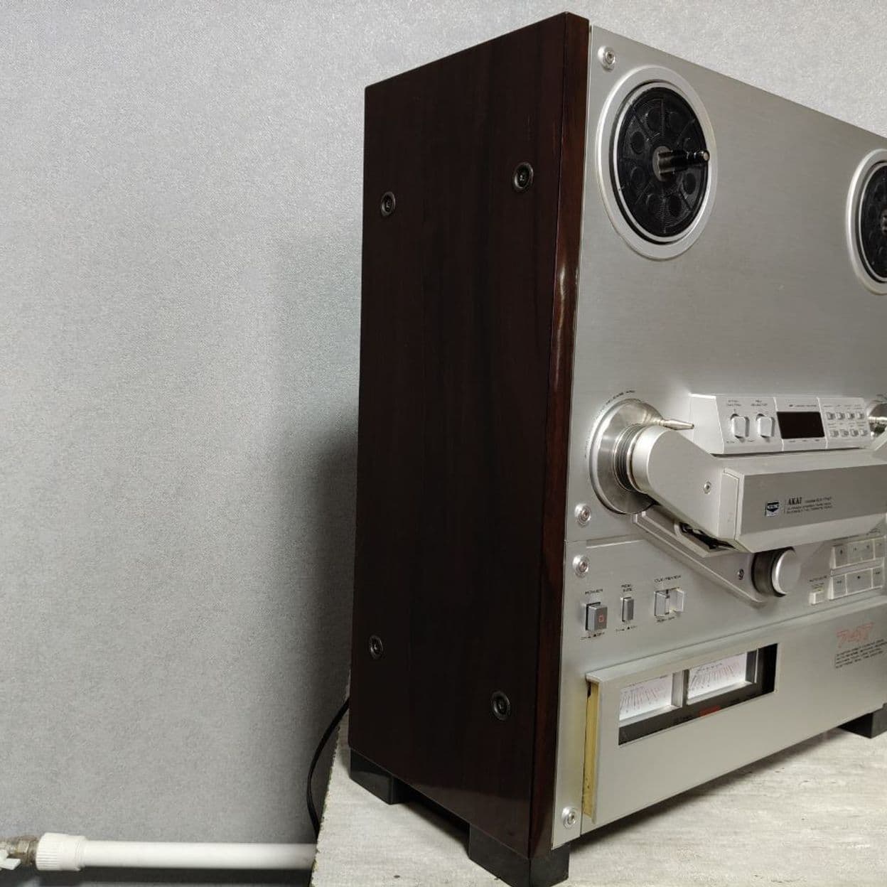 Купить Магнитофон катушечный Akai GX-747