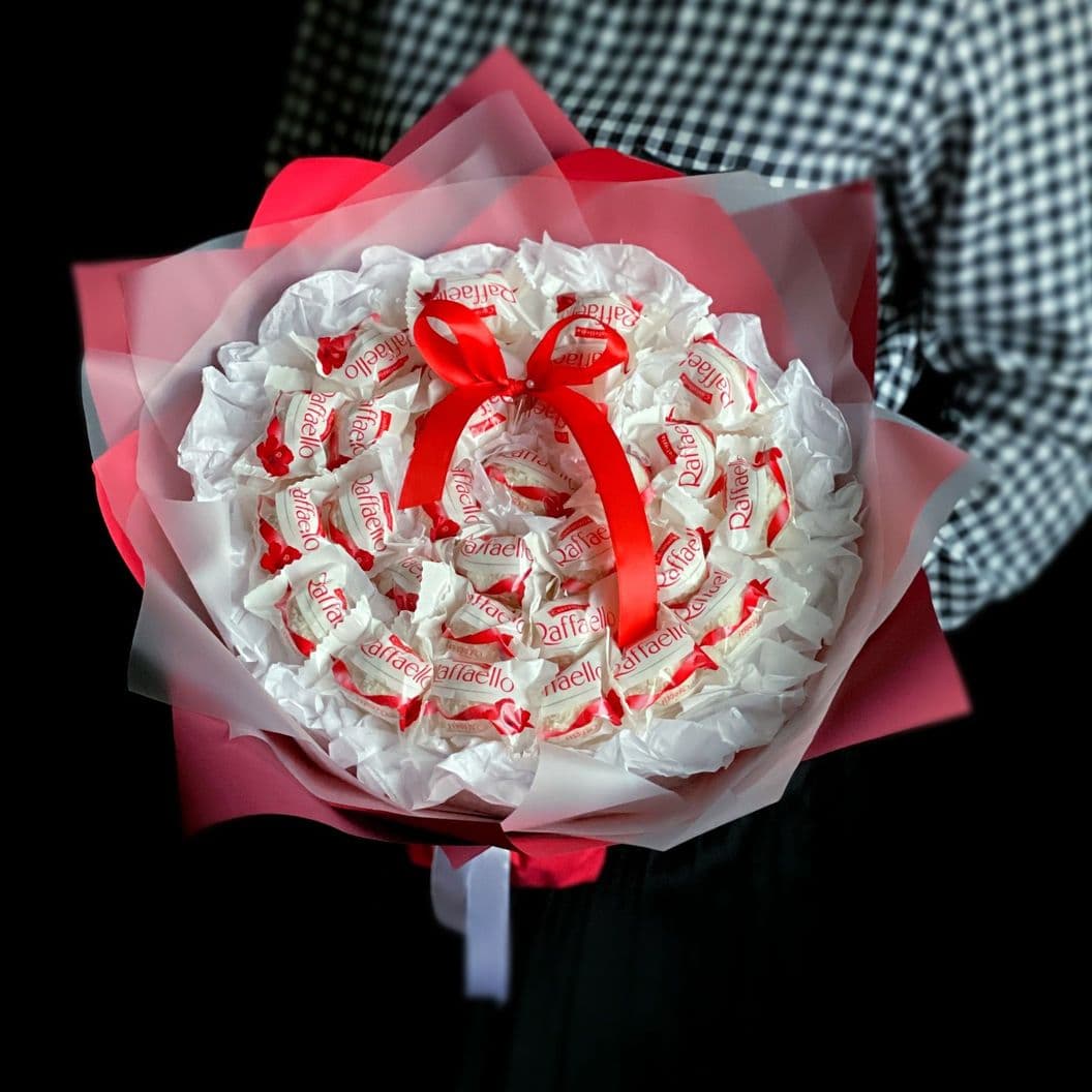 Купить Букет из конфет рафаэлло арт. 530