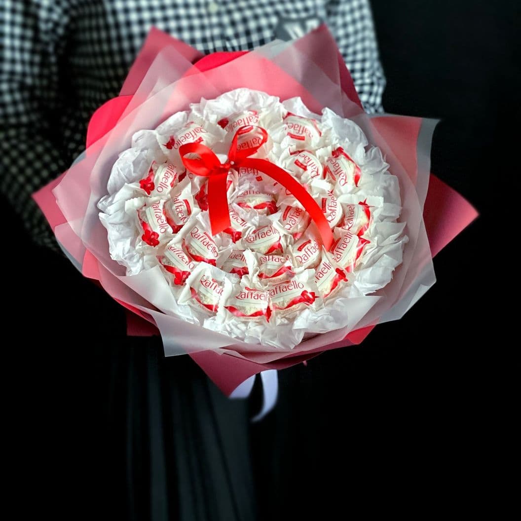Купить Букет из конфет рафаэлло арт. 530