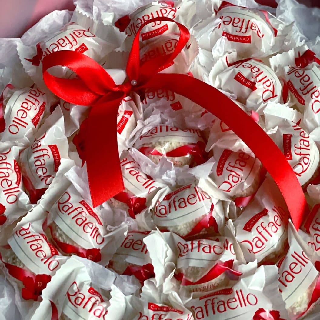 Купить Букет из конфет рафаэлло арт. 530