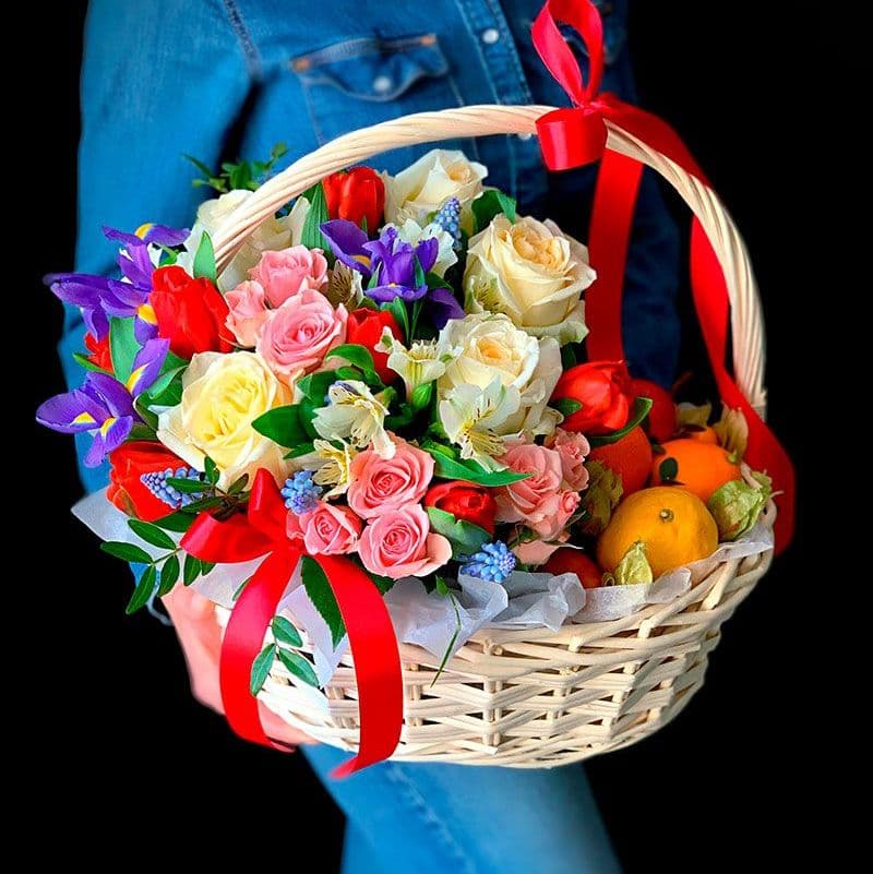 Купить Корзина из фруктов и цветов арт. 275