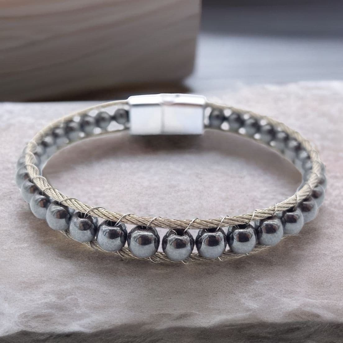 Купить Гематит, ювелирная сталь. Браслет мужской / женский из натуральных камней Гематит (арт. DMBR008)