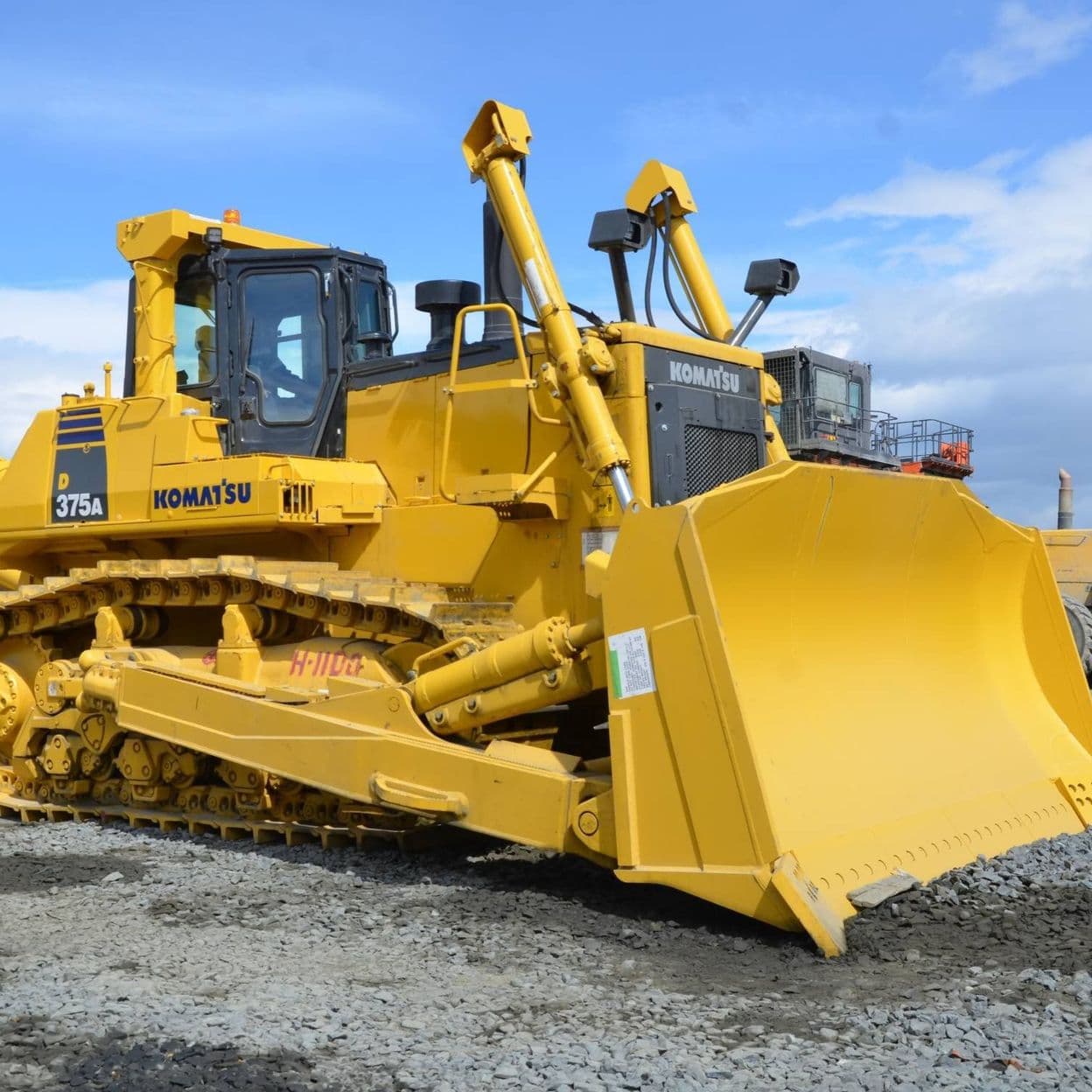 Купить Komatsu D375A Б\У