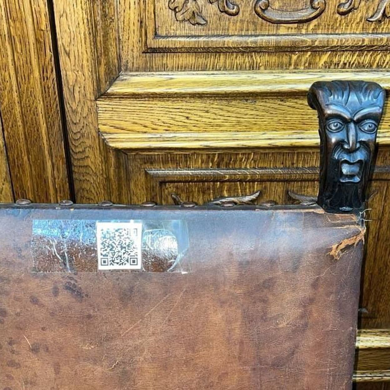 Купить Старинные кожанные стулья 4 шт