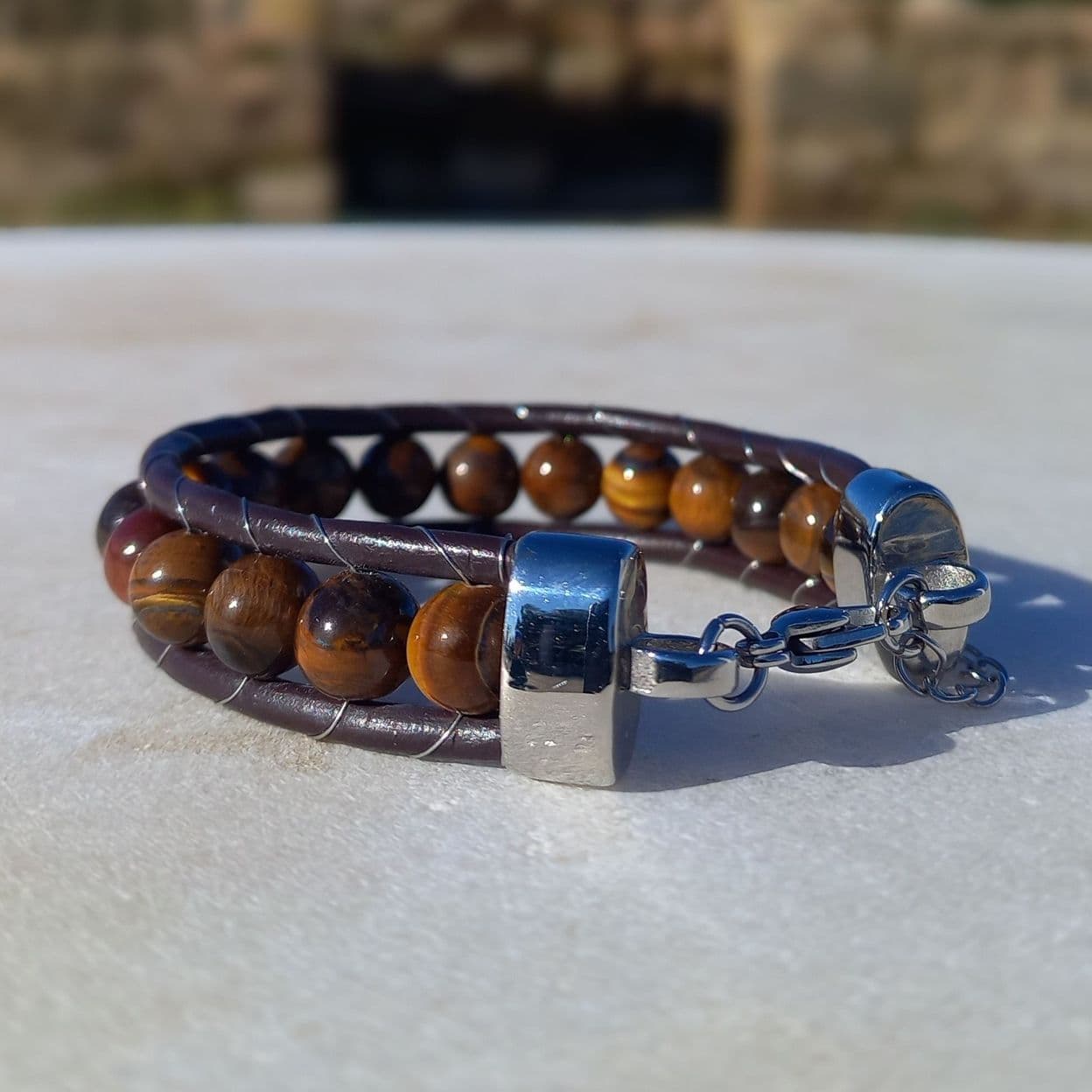 Купить Тигровый глаз, кожа, сталь. Браслет женский кожаный из натуральных камней Тигровый глаз (арт. DMBR002W)