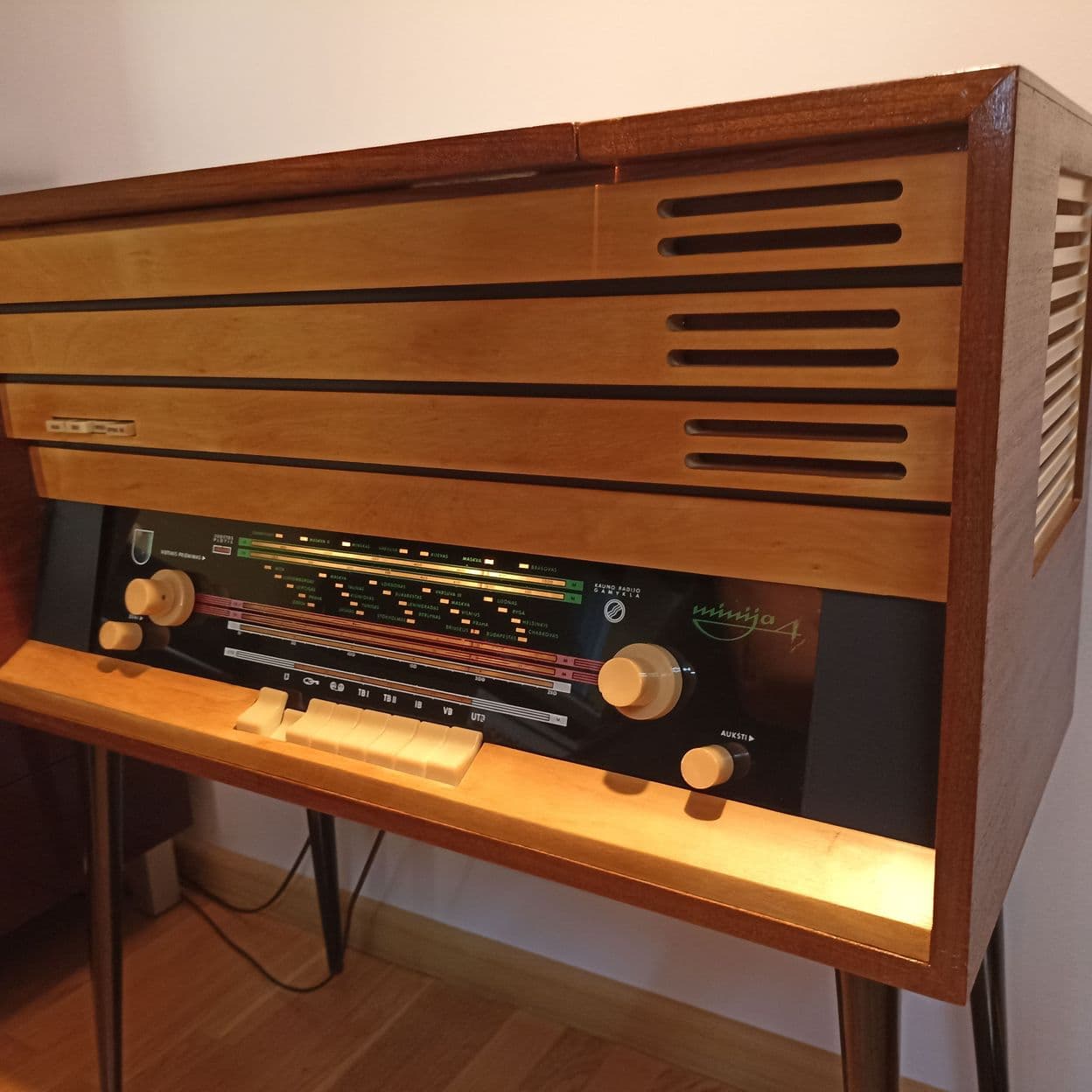 Купить Магнитола Миния 4 - 1969г.в. с bluetooth, после реставрации