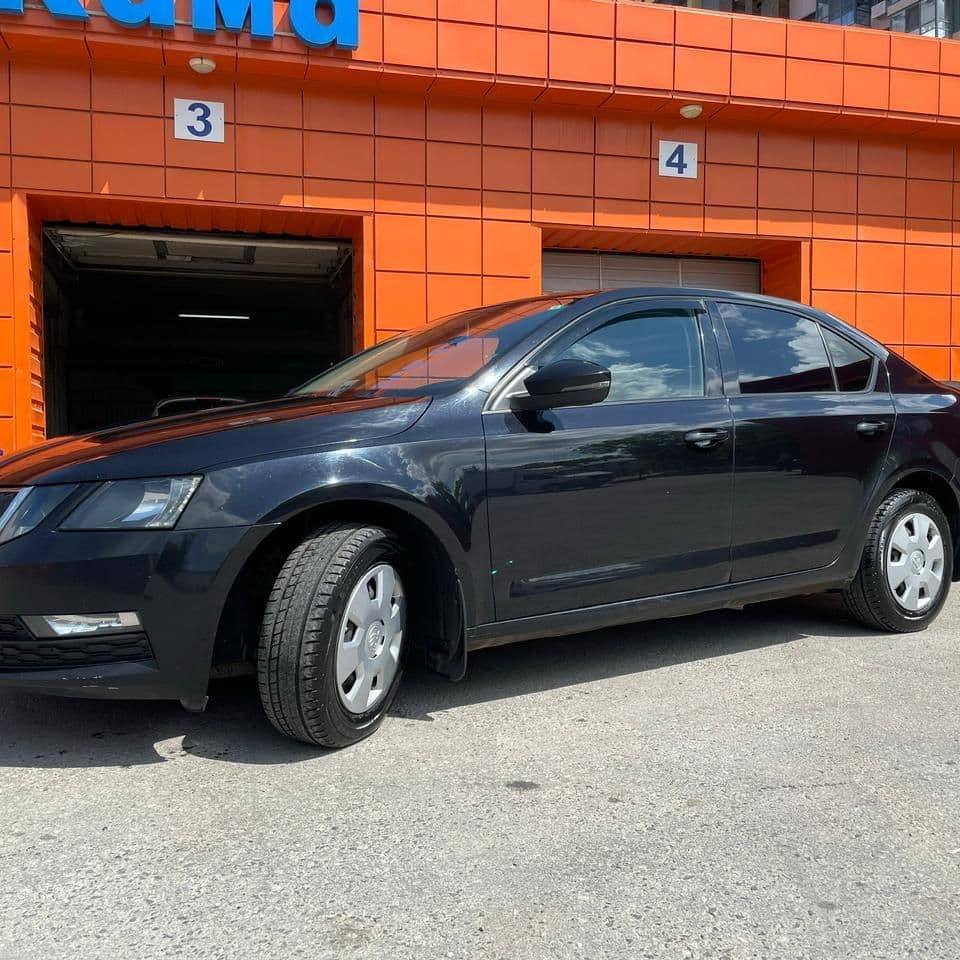 Купить Skoda Octavia 1.6 АКПП, лифтбек