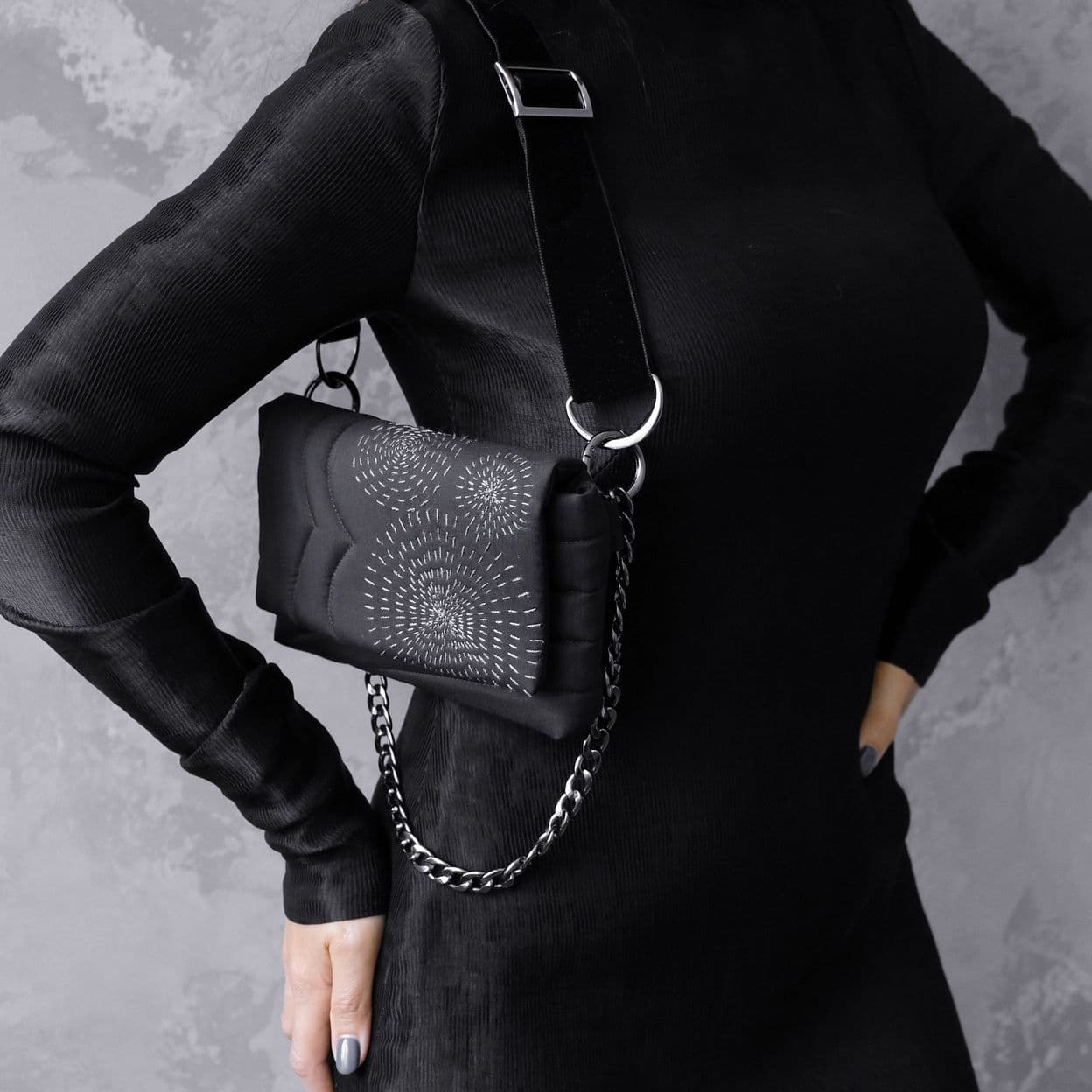 Купить Сумка стеганая AGLAIS с вышивкой