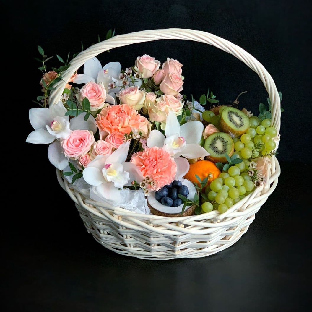 Купить Фруктовая корзина с цветами арт. 255