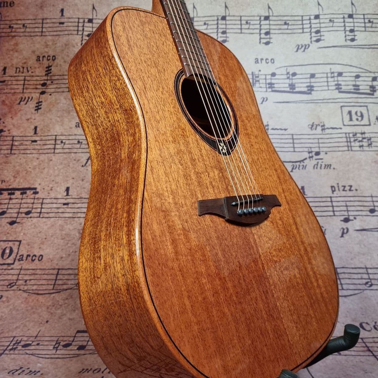 Купить Акустическая гитара из массива Lag T-98D