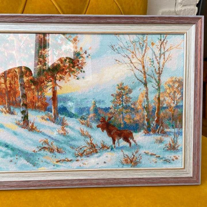 Купить Лось в зимнем лесу