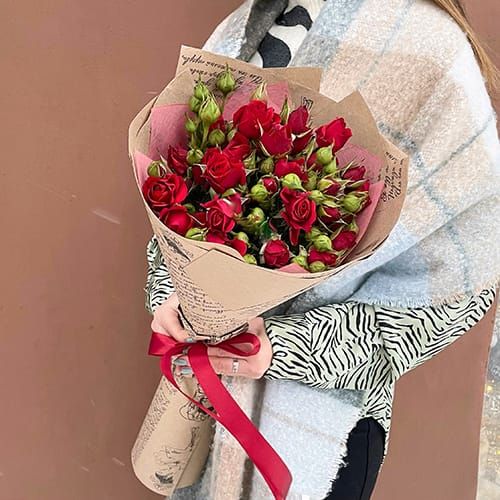 Купить Букет красных кустовых роз