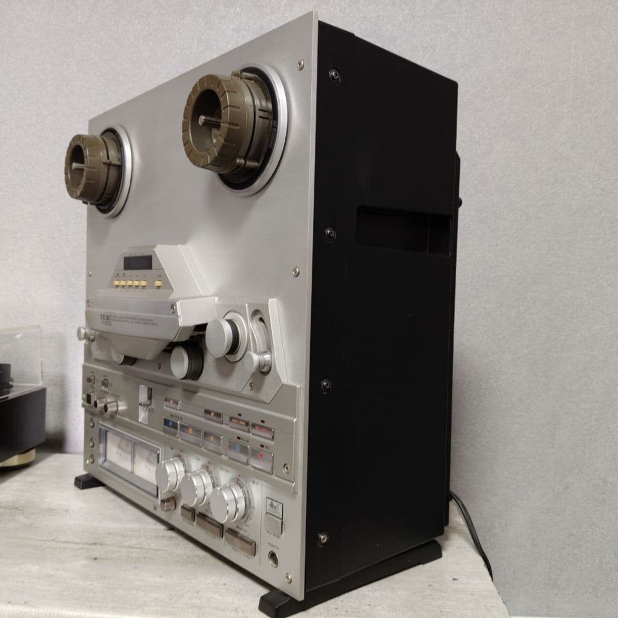 Купить Магнитофон катушечный Teac X-2000