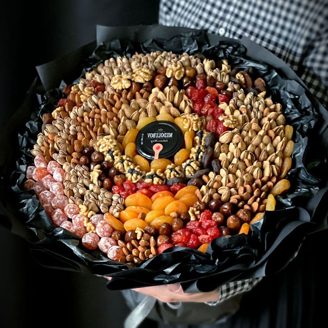 Купить Букет гигант из сухофруктов и орехов арт. 442